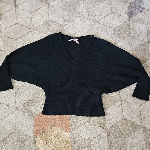 Derek Heart Black V-Neck Sweater Cropped Boxy Style - Picture 1 of 1